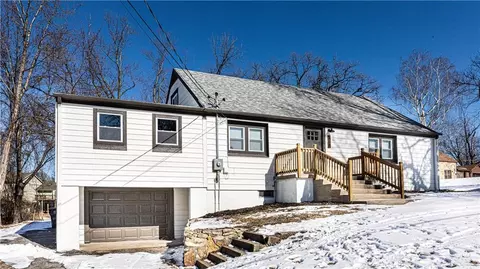 808 NE Russell Rd, Kansas City, MO 64116
