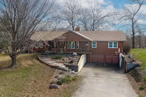 16551 Hollingsworth Rd, Basehor, KS 66007