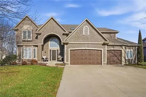 707 NE Sundance Trl, Lees Summit, MO 64086