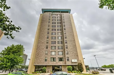 700 E 8th St #16B, Kansas City, MO 64106