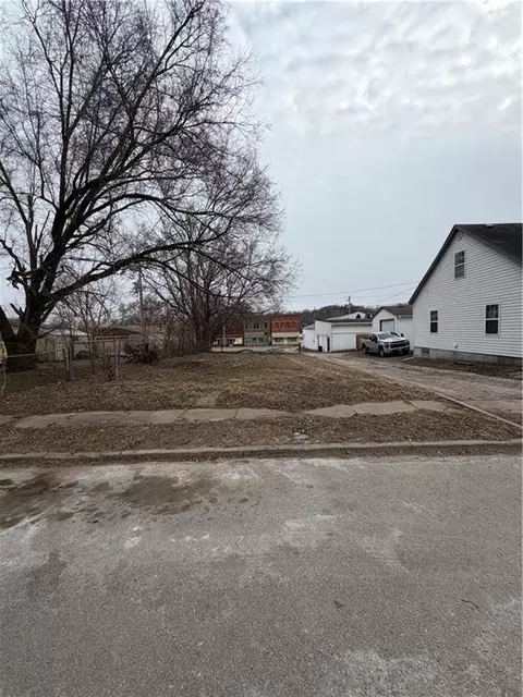 1718 Center St, Saint Joseph, MO 64503