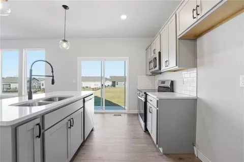 20529 Newcastle St, Spring Hill, KS 66083