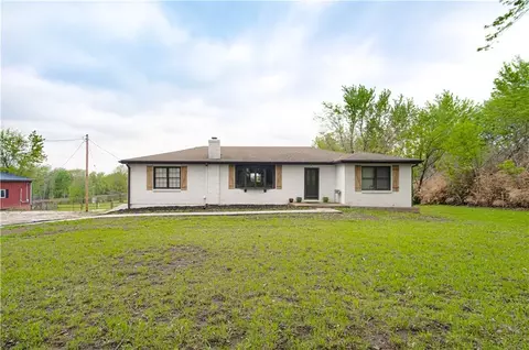 1204 E 223rd St, Cleveland, MO 64734