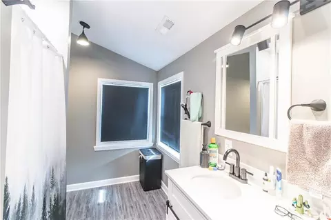 Bath - 403 N Devasher Rd, Warrensburg, MO 64093 photo 3 of 4