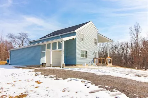 Exterior - 403 N Devasher Rd, Warrensburg, MO 64093 photo 6 of 8