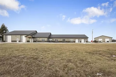 8944 Southpoint Dr, Richmond, MO 64085