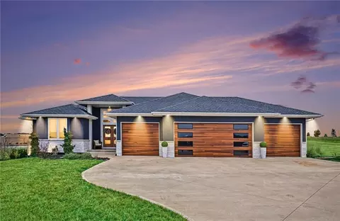 14251 Cattle Ranch Dr, Smithville, MO 64089