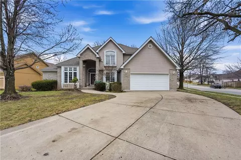 6124 N Elmwood Ct, Kansas City, MO 64119