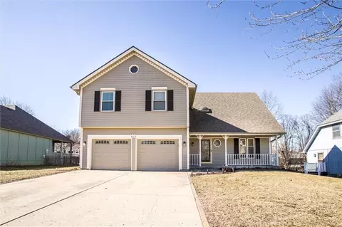 8016 N Flora Ave, Kansas City, MO 64118
