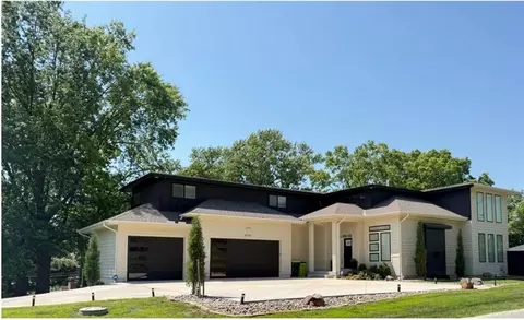 9702 NW 75th St, Weatherby Lake, MO 64152