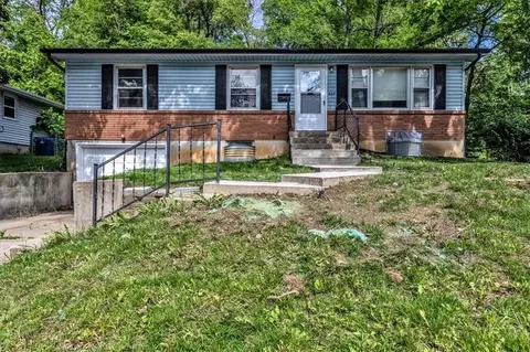 425 Maple St, Liberty, MO 64068