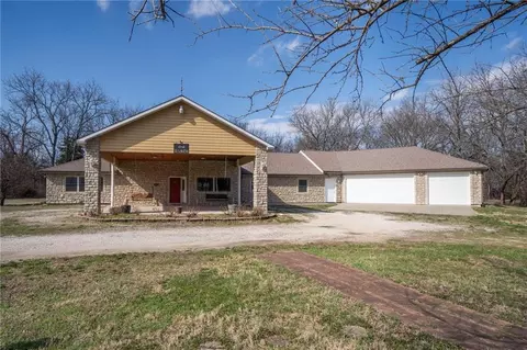 25303 NW 169 Hwy, Garnett, KS 66032