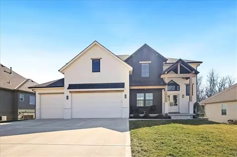 17711 Mission Rdg, Smithville, MO 64089