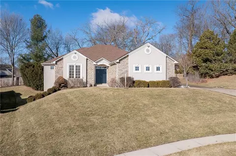 4109 Hidden Valley Dr, Saint Joseph, MO 64506