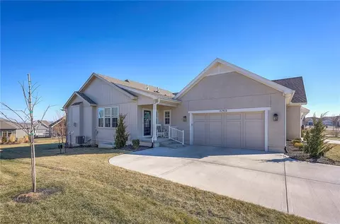 21922 W 82nd Ter, Lenexa, KS 66220