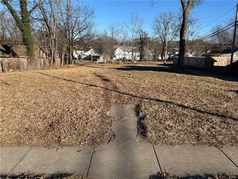 421 S Main St, El Dorado Springs, MO 64756