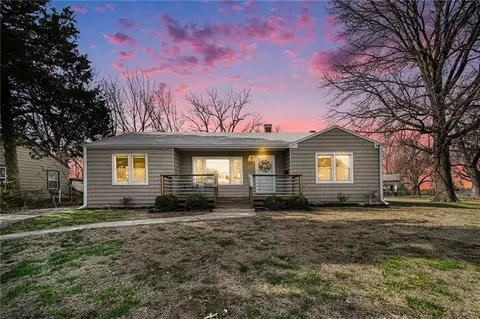 9712 E Westport Rd, Independence, MO 64052