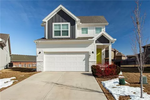 27614 E Red Fox St, Lees Summit, MO 64086