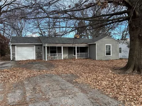 9416 E 64th St, Raytown, MO 64133