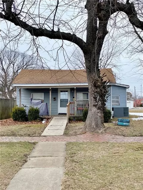 609 N Smelter St, Pittsburg, KS 66762