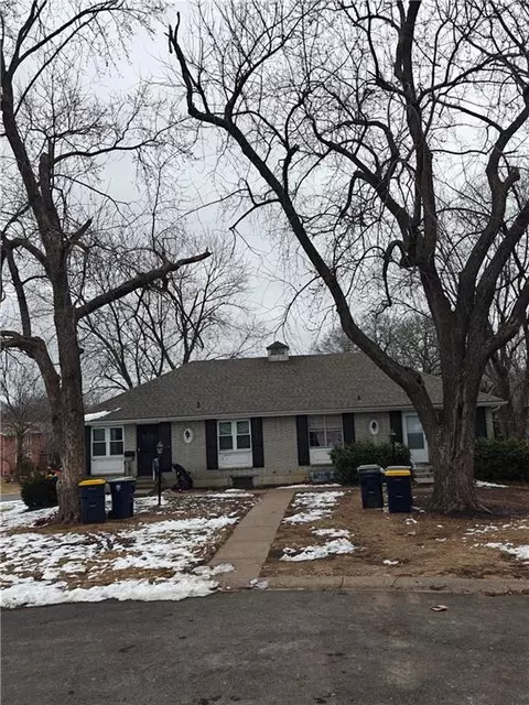 7916-7918 E 88th Ter, Kansas City, MO 64138