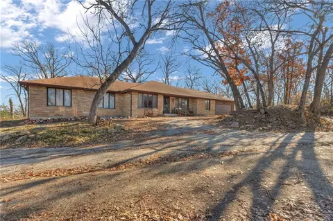 141 SW 127 Sw Urish Rd, Topeka, KS 66615