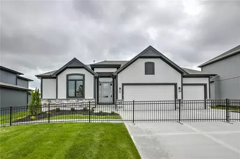 16682 S Allman Rd, Olathe, KS 66062