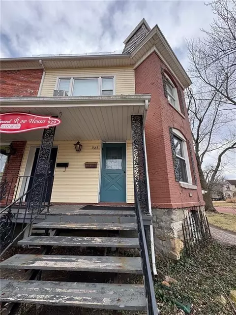 929 SW Huntoon St, Topeka, KS 66604