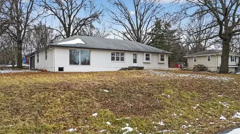 1220 N Leeview Cir, Olathe, KS 66061