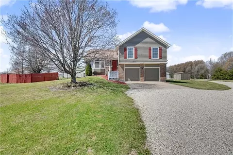 25000 Pflumm Rd, Louisburg, KS 66053