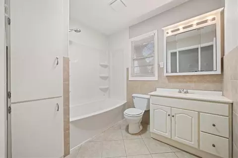 Bath - 612 Christopher St, Warrensburg, MO 64093 photo 2 of 3