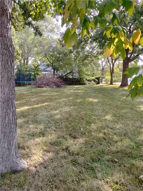 201 E School St, Hamilton, MO 64644 photo 5