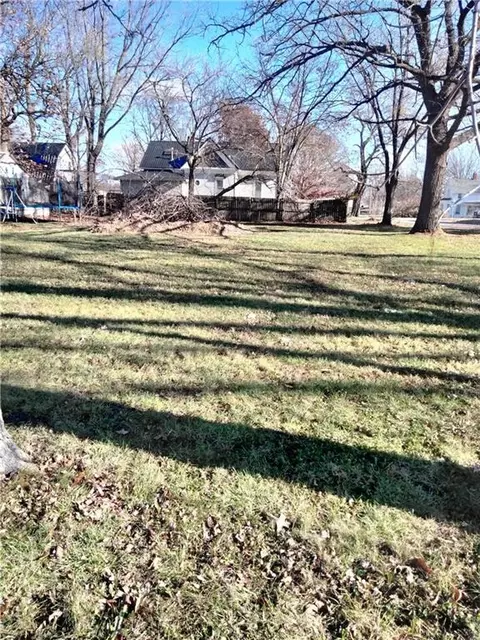 201 E School St, Hamilton, MO 64644 photo 6