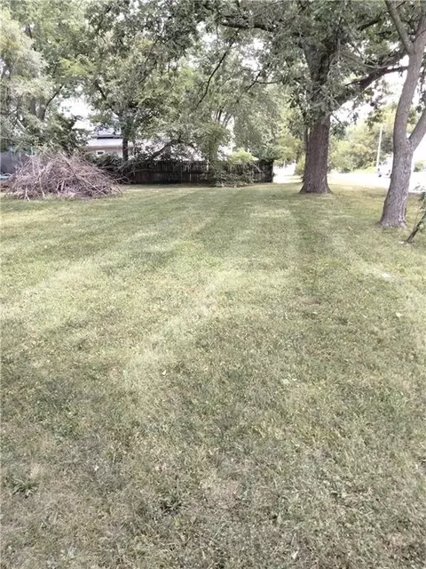 201 E School St, Hamilton, MO 64644 photo 3