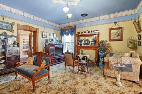 Living - 709 Herring St, Brunswick, MO 65236 photo 5 of 8