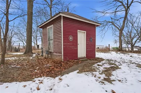 Exterior - 709 Herring St, Brunswick, MO 65236 photo 14 of 18