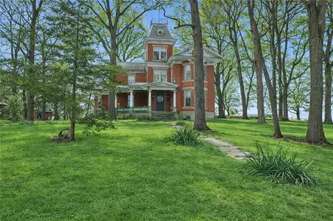 Exterior - 709 Herring St, Brunswick, MO 65236 photo 3 of 18