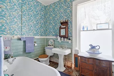 Bath - 709 Herring St, Brunswick, MO 65236 photo 1 of 2
