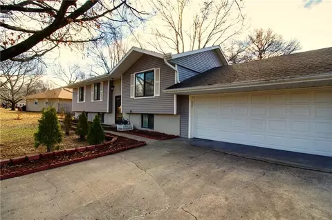 1804 Countryside Dr, Pittsburg, KS 66762