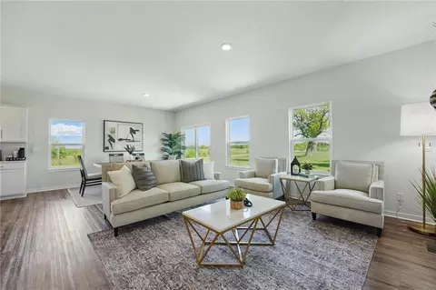 2207 Creek View Ln, Raymore, MO 64083