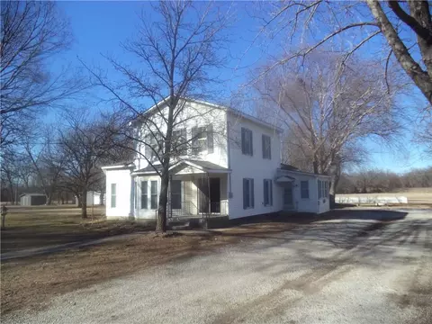 326 E Maple St, Elk City, KS 67344
