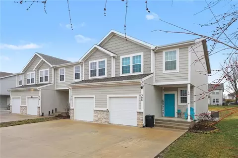 316 N 5th Ter, Louisburg, KS 66053