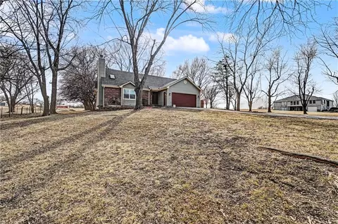 307 E Gore Rd, Raymore, MO 64083