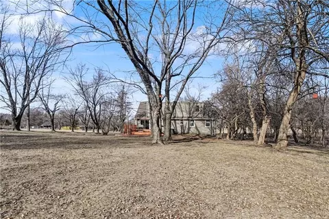 Exterior - 307 E Gore Rd, Raymore, MO 64083 photo 9 of 9