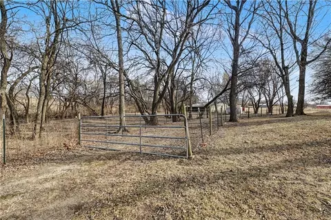 Exterior - 307 E Gore Rd, Raymore, MO 64083 photo 6 of 9