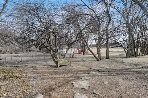 Exterior - 307 E Gore Rd, Raymore, MO 64083 photo 3 of 9