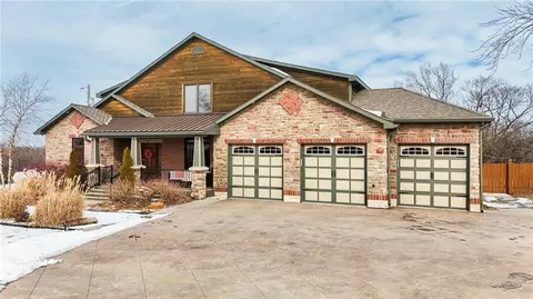 17492 Evans Rd, Tonganoxie, KS 66086