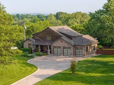 17492 Evans Rd, Tonganoxie, KS 66086