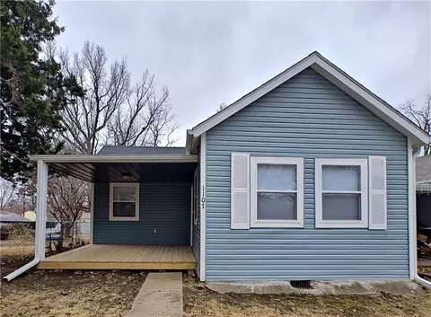 1107 Ottawa St, Leavenworth, KS 66048