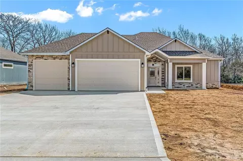 318 Rockers Dr, Baldwin City, KS 66006